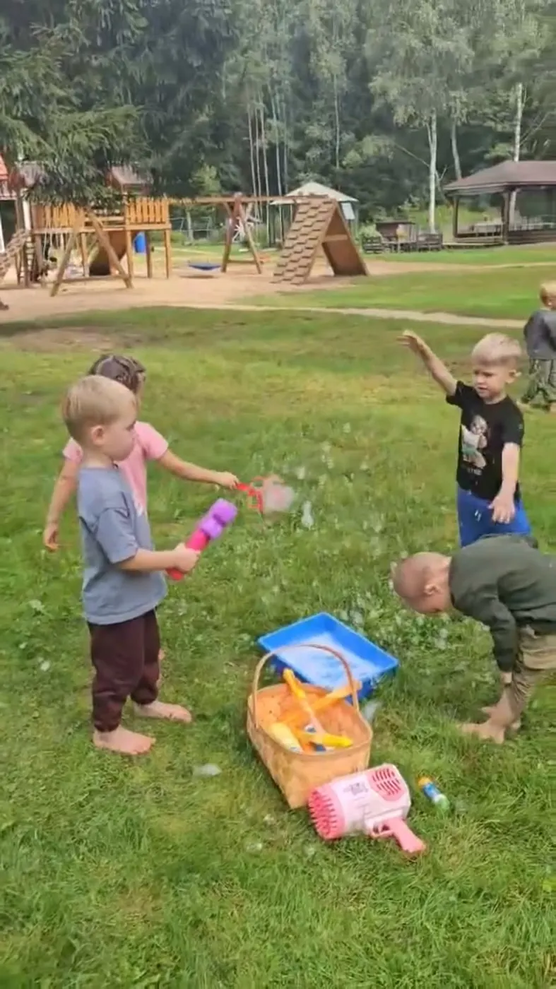 Vaikai važiuoja karieta